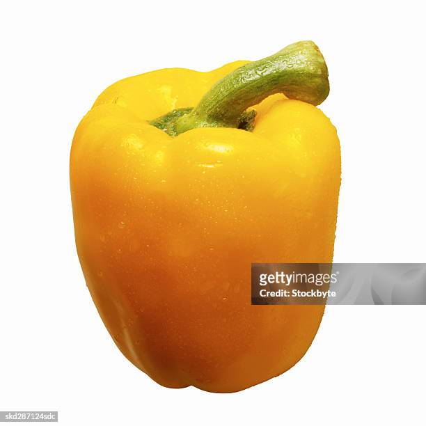 close-up of a yellow bell pepper - bell stock-fotos und bilder