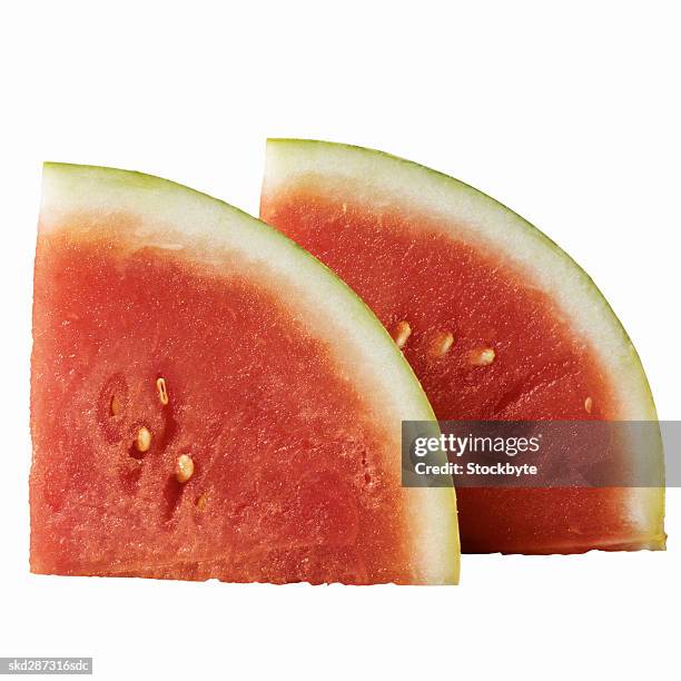 close-up of two slices of melon - pflanzliches entwicklungsstadium stock-fotos und bilder