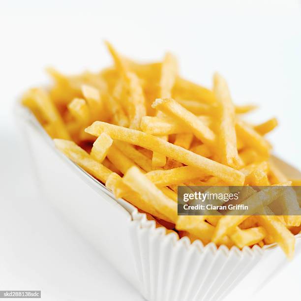 close-up of a carton of french-fries - french fries white background stock-fotos und bilder