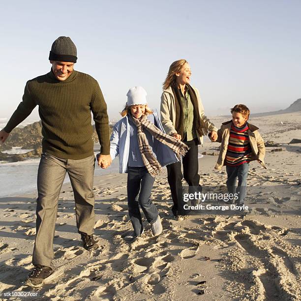 portrait of a family running at the beach - square neckline fotografías e imágenes de stock