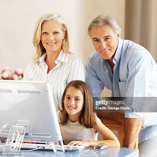 portrait of a family in front on a computer - national youth theatre 60th anniversary gala the story of our youth at 60 stockfoto's en -beelden