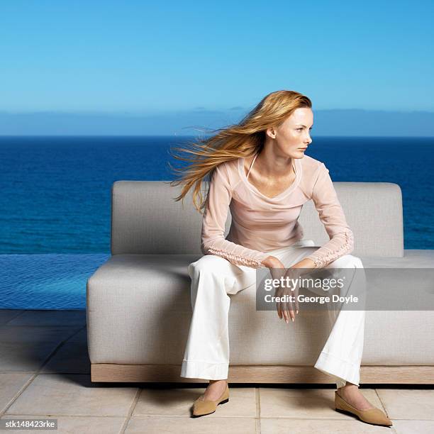 young woman sitting on sofa, relaxing - richard grieco hosts opening night gala for his one man art exhibit sanctum of a dreamer stockfoto's en -beelden