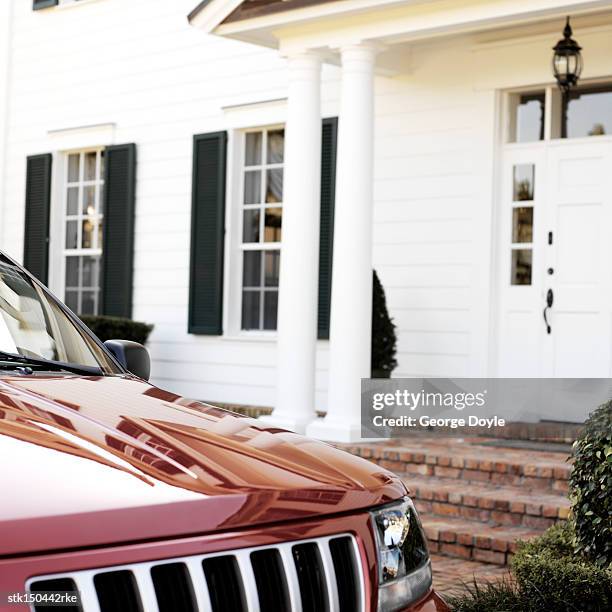 close-up of a car parked in front of a house - kellyanne conway speaks to morning shows from front lawn of white house stockfoto's en -beelden