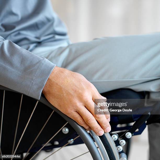 close up mid section view of a man sitting in a wheelchair - wheels of soul 2017 tour featuring tedeschi trucks band with the wood brothers and hot tuna stockfoto's en -beelden