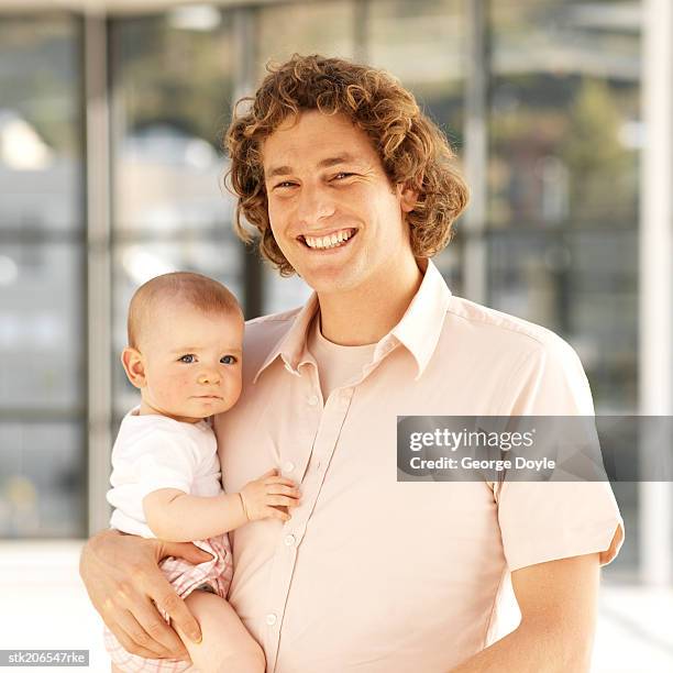 father holding baby (6-12 months) - intergénero fotografías e imágenes de stock