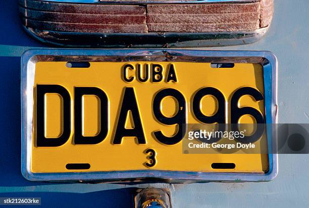 close up view of cuban license plate - greater antilles fotografías e imágenes de stock