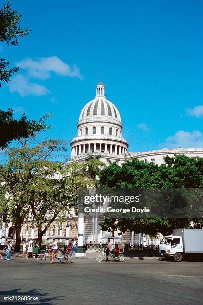 daytime view of capitol building, havana, cuba - greater antilles stock-fotos und bilder