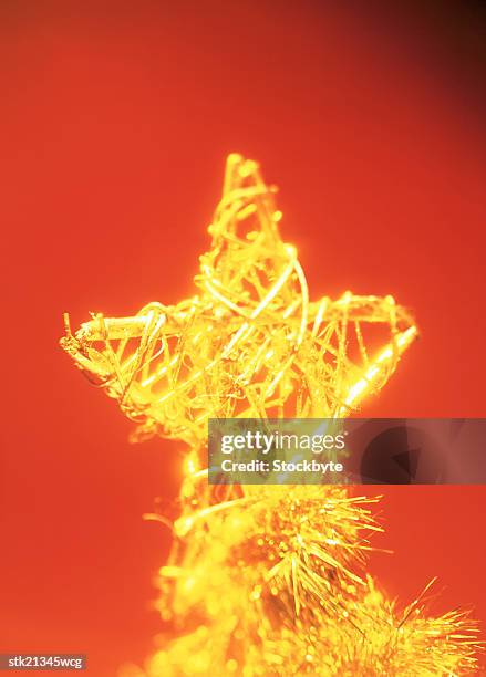 a christmas star on top of a tree - stars of formula one and music make a noise at abbey road studios to help children locked away in orphanages stockfoto's en -beelden