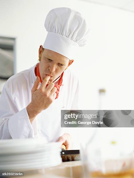 chef tasting food with his finger - taste of john paul ataker presentation spring 2016 new york fashion week stockfoto's en -beelden