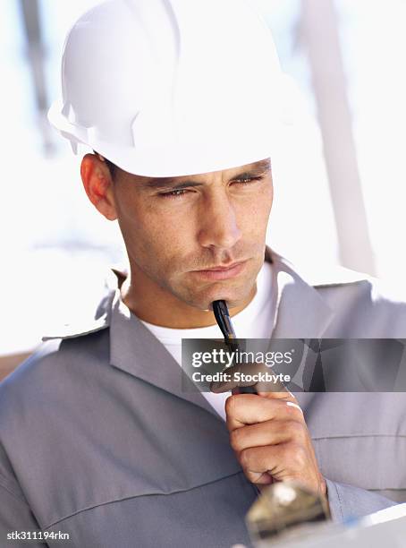 construction worker wearing a hardhat at a construction site - inside the link real estate investment trust properties ahead of interim results stockfoto's en -beelden