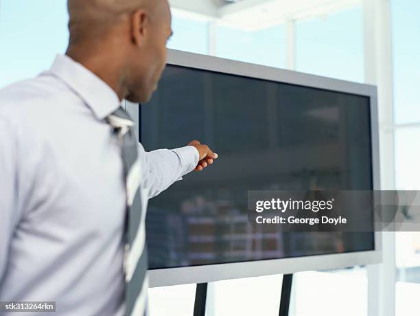 close-up of a businessman pointing to a projection screen at a seminar - presentation of the book scenes de crime au louvre written by christos markogiannakis in paris stockfoto's en -beelden