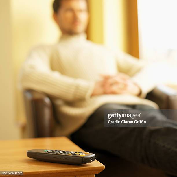 close-up of a remote control on a table - square neckline 個照片及圖片檔