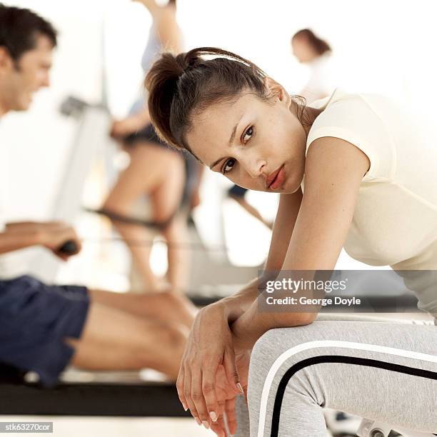 portrait of a young woman taking a rest at the gymnasium - anaerob träning bildbanksfoton och bilder