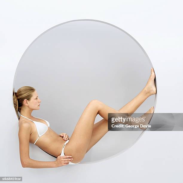 side profile of a woman wearing underwear - wearing stock-fotos und bilder