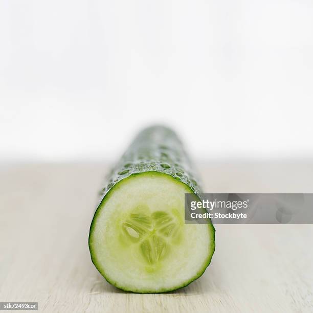 close up of a sliced cucumber - pflanzliches entwicklungsstadium stock-fotos und bilder