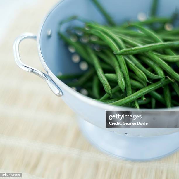 close-up of fresh green beans in a colander - magnoliopsida bildbanksfoton och bilder