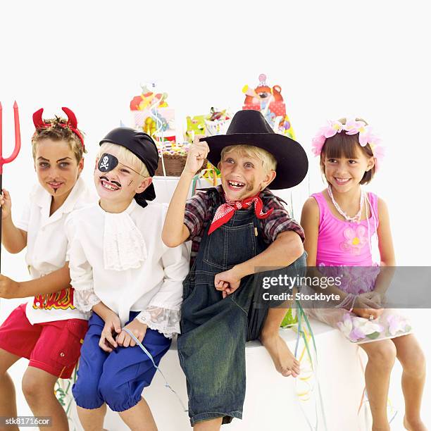 portrait of a group of children (8-11) at a birthday party - tokyo governor and leader of the party of hope yuriko koike on the campaign trial for lower house elections stockfoto's en -beelden