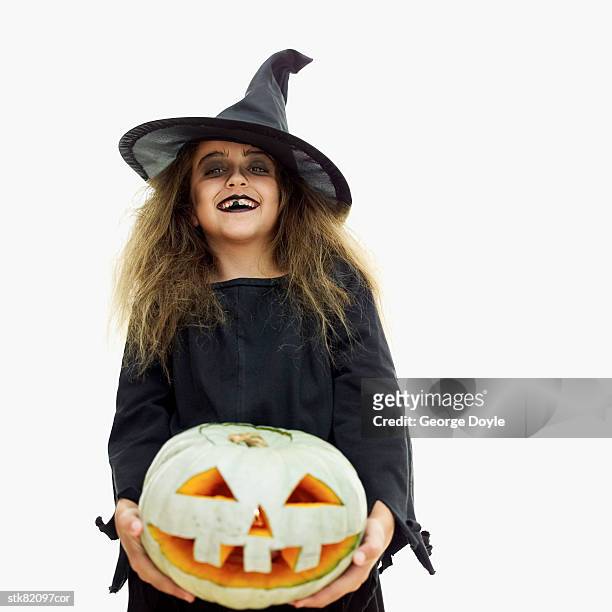 girl (12-13) dressed as a witch and holding a carved pumpkin - tokyo governor and leader of the party of hope yuriko koike on the campaign trial for lower house elections stockfoto's en -beelden