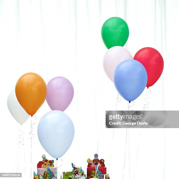 suspended balloons in a variety of colors at a birthday party - variety fotografías e imágenes de stock