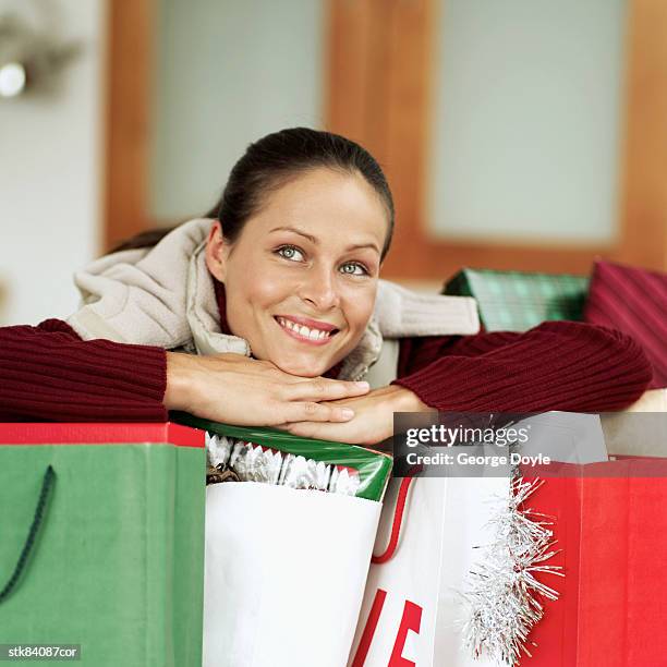 close-up of a smiling woman with shopping bags filled with christmas presents - house and senate dems outline constitutional case for trump to obtain congressional consent before accepting foreign payments or gifts fotografías e imágenes de stock