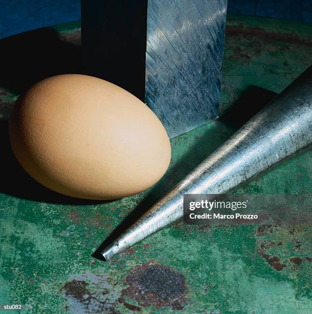 egg & metallic shapes - marcao stock pictures, royalty-free photos & images