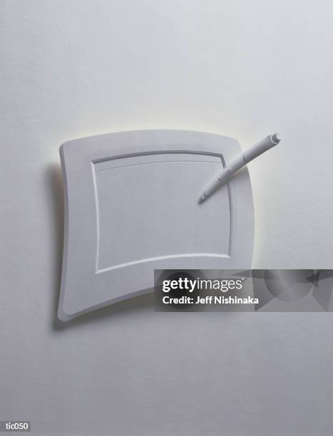 ilustraciones, imágenes clip art, dibujos animados e iconos de stock de digital drawing tablet - instrumento de escribir