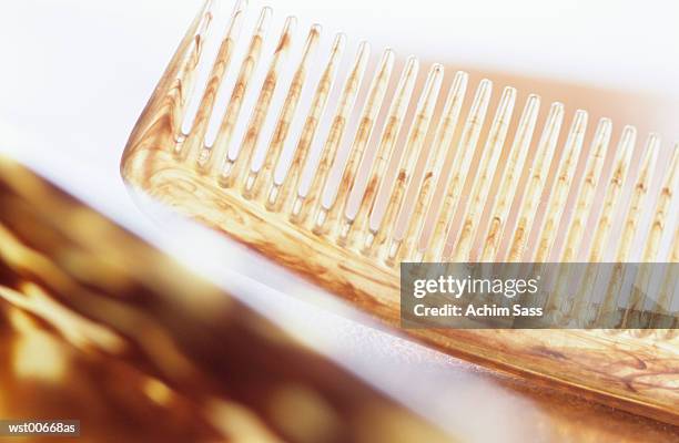 comb, close up - queen maxima of the netherlands attends world of health care congress 2017 in the hague stockfoto's en -beelden