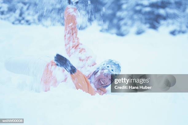 woman playing in snow - wasserform stock-fotos und bilder