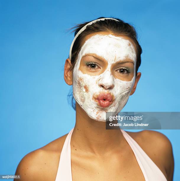 young woman with face pack puckering lips - queen maxima of the netherlands attends world of health care congress 2017 in the hague stockfoto's en -beelden