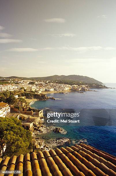 city on beach, calella de palafrugell, costa brava, catalonia, spain - costa stock-fotos und bilder