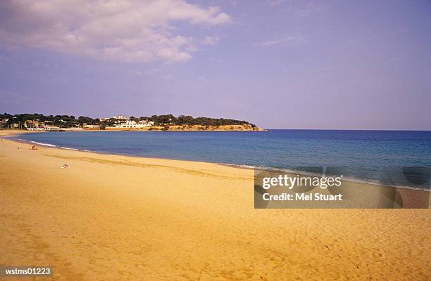 sandy beach, platja s'agaro, costa brava, catalonia, spain - chinese president xi meets visiting u s secretary of state rex tillerson fotografías e imágenes de stock