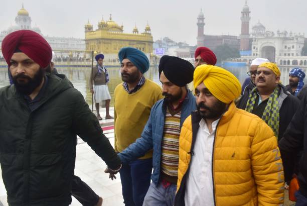 IND: AAP Punjab Chief ministerial Candidate Bhagwant Mann Pays Obeisance At Golden Temple