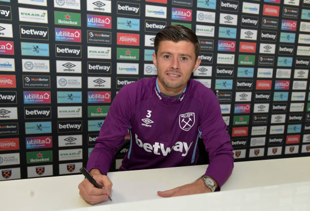 Aaron Creswell Signs a New Contract at West Ham United
