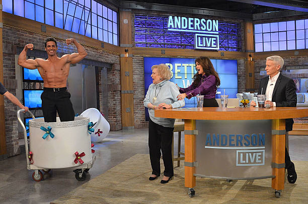"RHOBH" Lisa Vanderpump Co-Host's Anderson Live With Guest Betty White