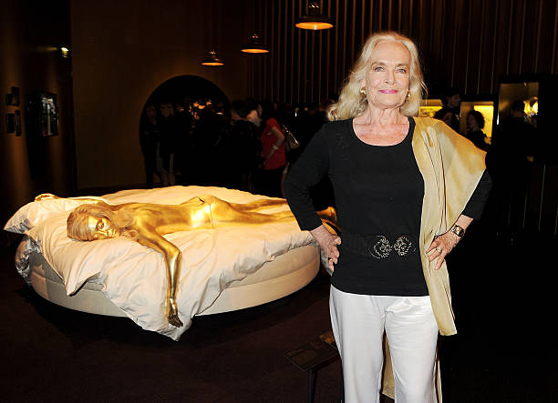 actress-shirley-eaton-attends-the-launch-of-designing-007-fifty-years-picture-id147883161?k=6&m=147883161&s=612x612&w=0&h=UFSJrXrzvwXx34DDrj19o7cMtusc64eUNZxsE6TgqSU=