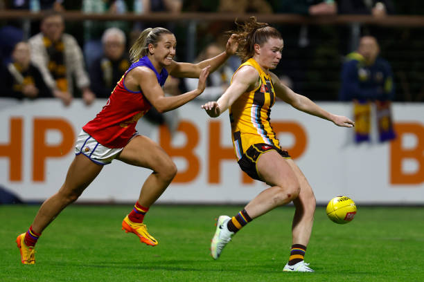 Aileen Gilroy of Hawthorn kicks the ball during the round nine AFLW match between the Hawthorn Hawks and the Brisbane Lions at SkyBus Stadium on...