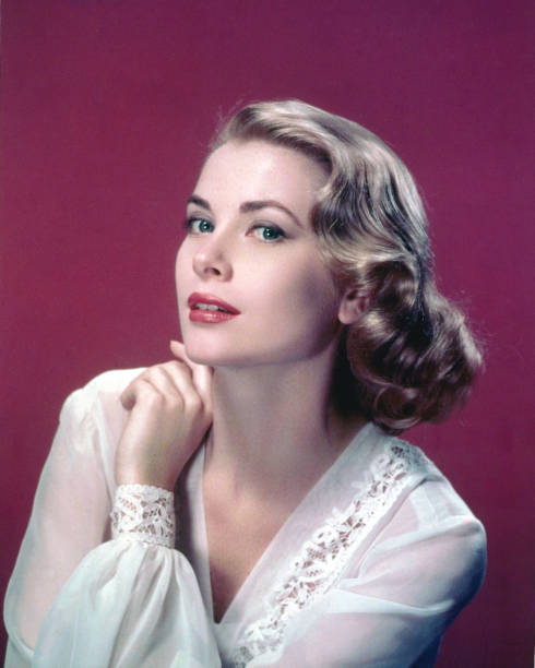 american-actress-grace-kelly-in-a-lacetr
