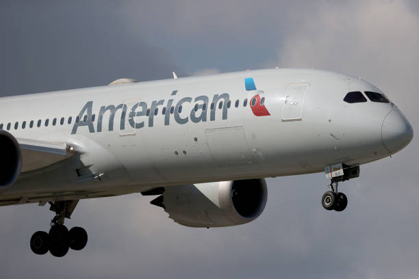 an american airlines boeing 7879 dreamliner approaches for a landing picture id1358308178?k=20&m=1358308178&s=612x612&w=0&h= UdyDhkMxesJ8eJlI2OgtAjV 75AMRRUVsm7RK4odJI=