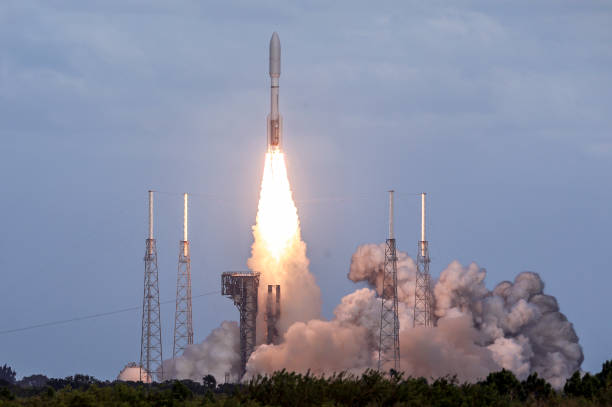FL: Atlas V Rocket Launches Two Commercial Satellites Into Orbit