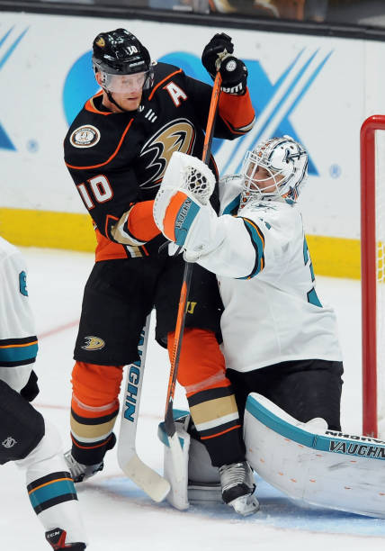anaheim-ducks-rightwing-corey-perry-skates-into-san-jose-sharks-in-picture-id855347946