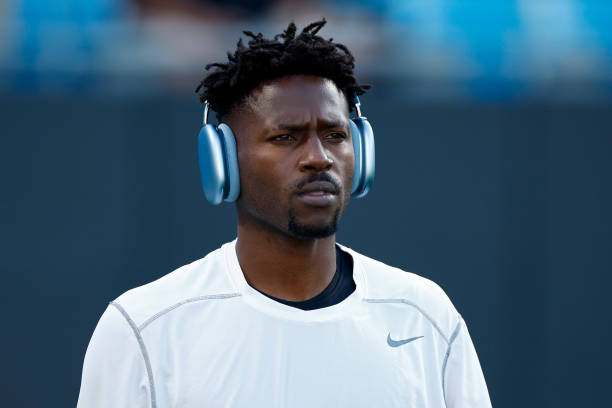 Antonio Brown of the Tampa Bay Buccaneers warms up before the game against the Carolina Panthers at Bank of America Stadium on December 26, 2021 in...