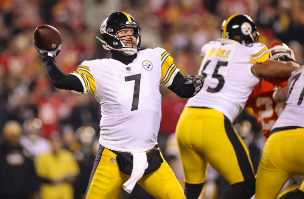 Ben Roethlisberger of the Pittsburgh Steelers throws a first quarter pass against the Kansas City Chiefs during the AFC Wild Card Playoff game at...