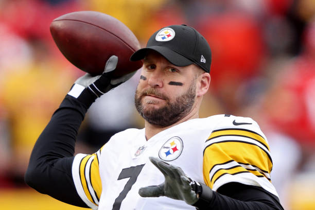 Ben Roethlisberger of the Pittsburgh Steelers warms up before the game against the Kansas City Chiefs at Arrowhead Stadium on December 26, 2021 in...