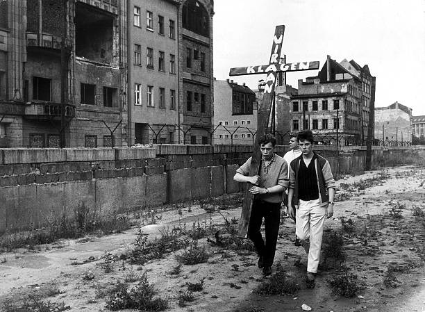 DEU: 17th August 1962 - (Graphic Content) Peter Fechter First Person Killed Climbing Berlin Wall