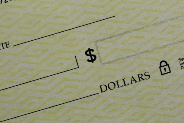blank monetary cheque used as a bill of exchange - conta de banco  - fotografias e filmes do acervo