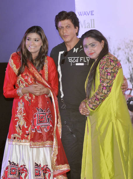 Bollywood actor Shah Rukh Khan posing with Singer Nooran sisters during the promotion of his upcoming movie ‘Jab Harry Met Sejal’ at village Jhande...