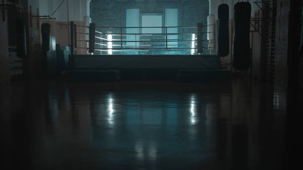 Interior de la formación de la caja. Ring de boxeo en fondo