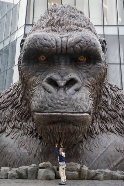 Photos et images de Giant King Kong Statue Built To Promote Film In ...