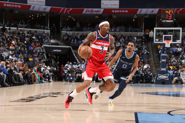 Bradley Beal of the Washington Wizards drives to the basket during the game against the Memphis Grizzlies on January 29, 2022 at FedExForum in...