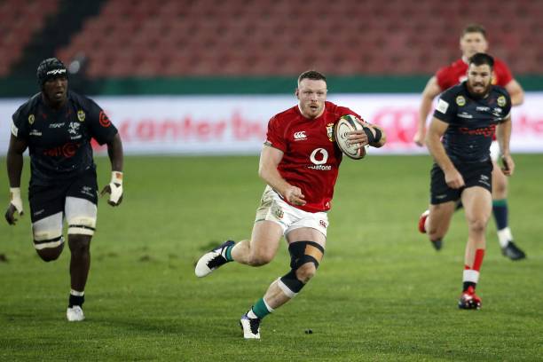 British and Irish Lions' loose forward Sam Simmonds (C) runs with the ball during a rugby union tour match between the Sharks against the British and Irish Lions at the Ellis Park stadium in Johannesburg on July 7, 2021. (Photo by Phill Magakoe / AFP) (Photo by PHILL MAGAKOE/AFP via Getty Images)